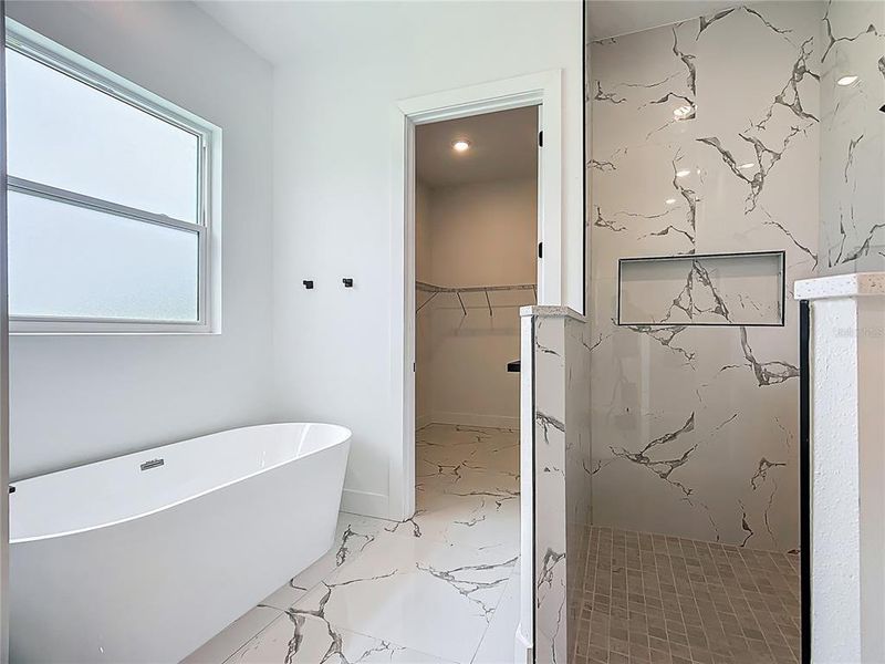 Furnished interior view inside a new home in , Plant City (Image 14).