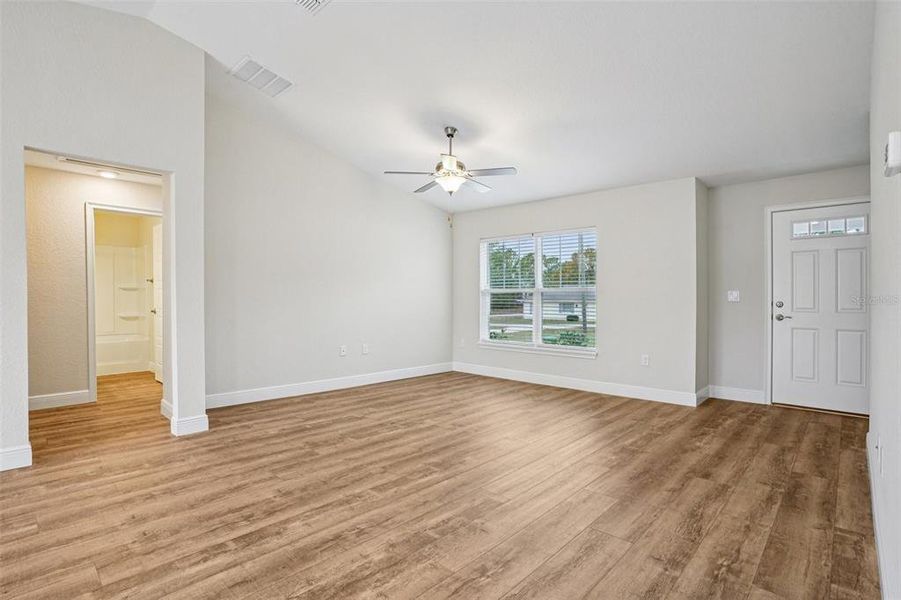Spacious, unfurnished interior of a new home in , Citrus Springs (Image 28).