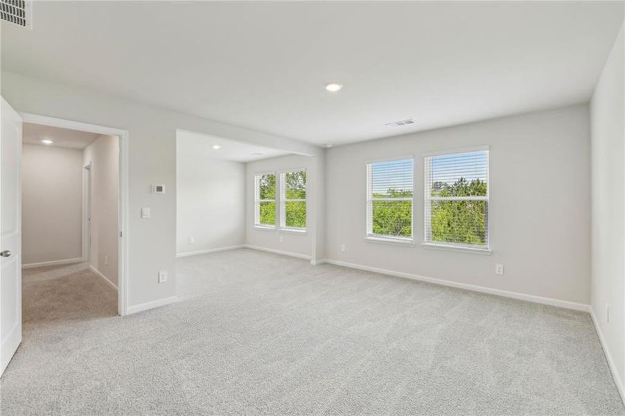Spacious, unfurnished interior of a new home in Ivey Township, Dallas (Image 30).