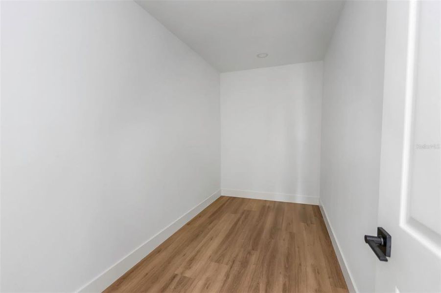 Spacious, unfurnished interior of a new home in , Tampa (Image 37).