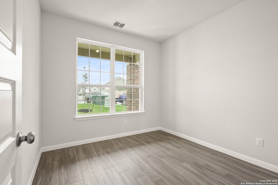 Spacious, unfurnished interior of a new home in Cinco Lakes, San Antonio (Image 13).