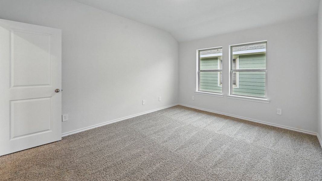 Spacious, unfurnished interior of a new home in Oak Valley Estates, Bullard (Image 23).