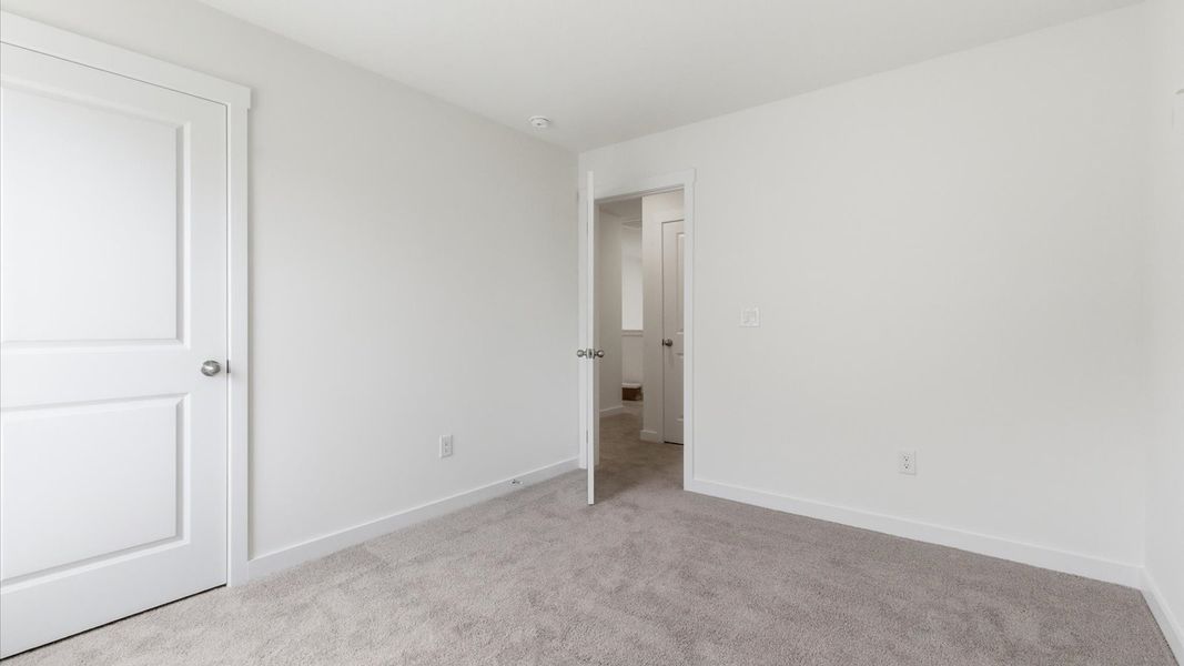 Spacious, unfurnished interior of a new home in Oak Hill, Vonore (Image 37).