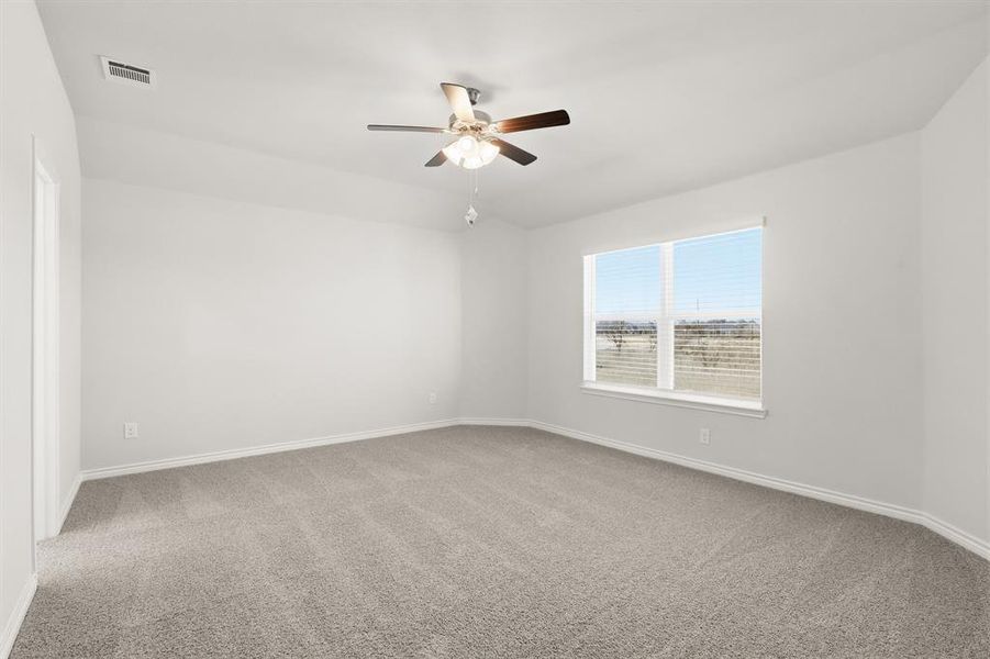 Spacious, unfurnished interior of a new home in Deer Creek, Crowley (Image 23).