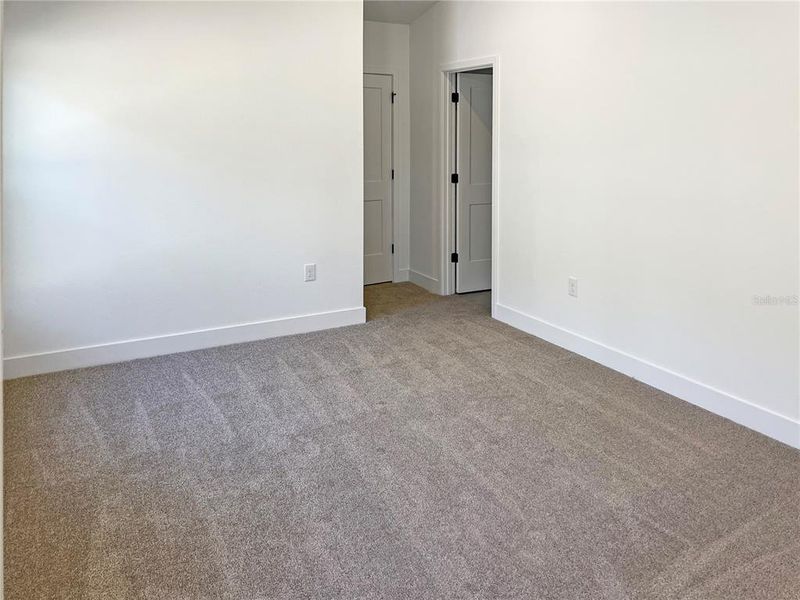 Spacious, unfurnished interior of a new home in Arbor Park, Leesburg (Image 8).