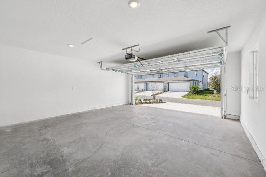 Spacious, unfurnished interior of a new home in , Winter Garden (Image 19).