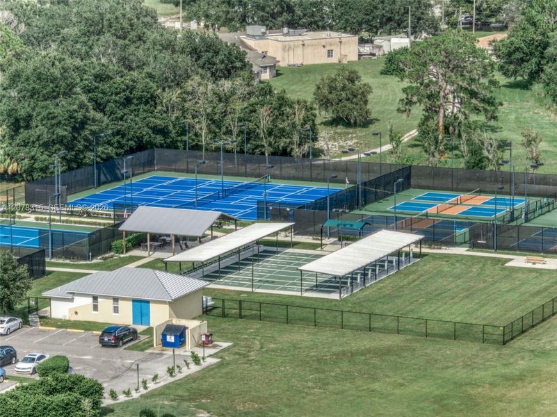 Community amenities in , Sebring (Image 60).