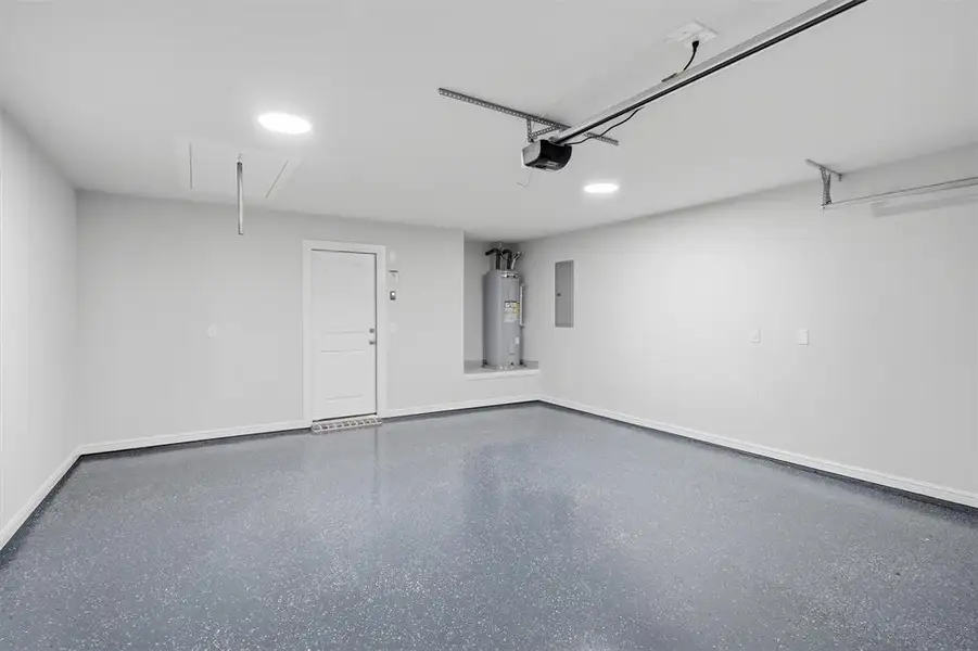 Spacious, unfurnished interior of a new home in , Tolar (Image 20).