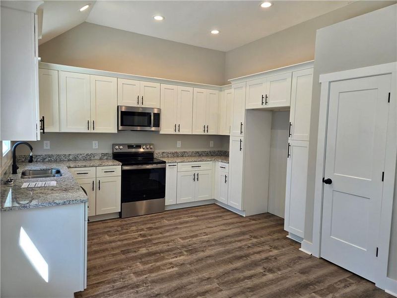 Furnished interior view inside a new home in , Lavonia (Image 6).