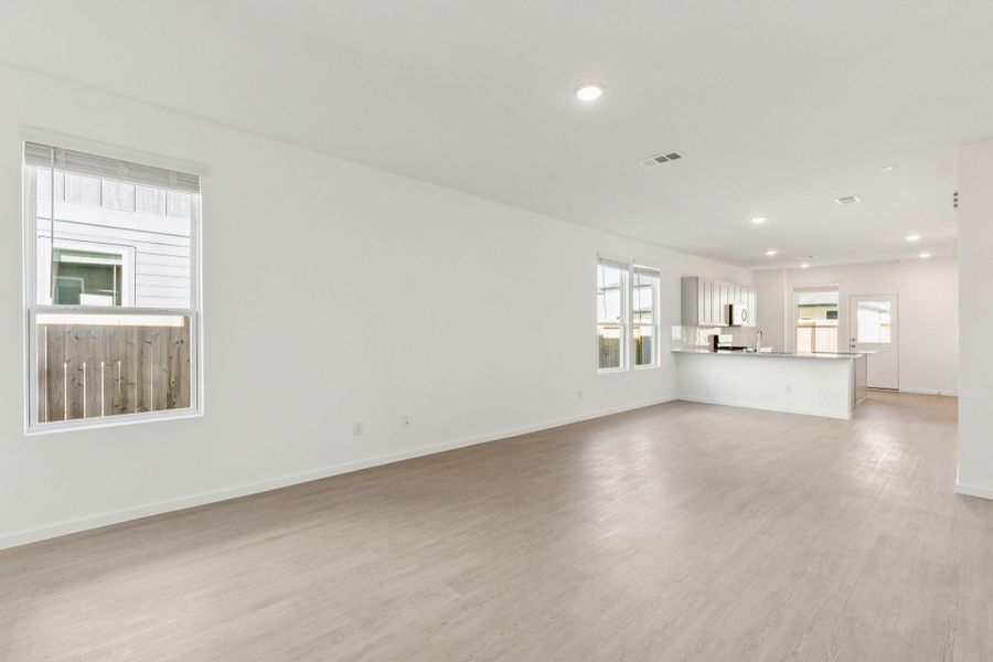 Spacious, unfurnished interior of a new home in Montgomery Bend, Montgomery (Image 21).