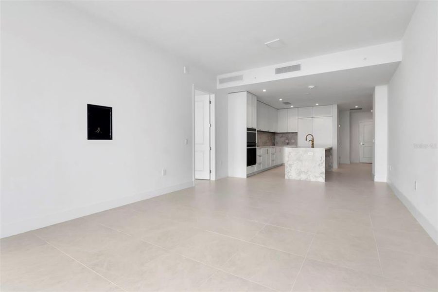 Spacious, unfurnished interior of a new home in The Ritz-Carlton Residences, Tampa (Image 25). Spacious, unfurnished interior of a new home in The Ritz-Carlton Residences, Tampa (Image 25).