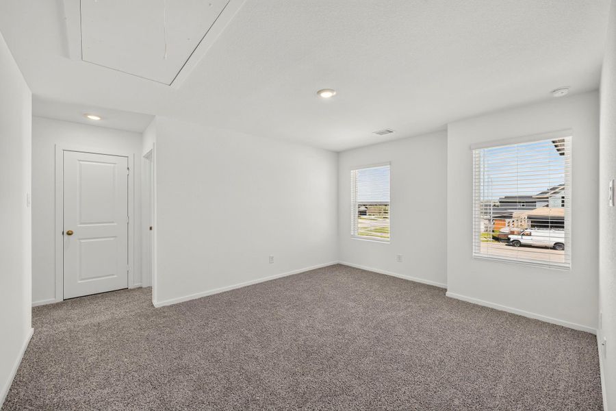 Spacious, unfurnished interior of a new home in Sunterra, Katy (Image 13).