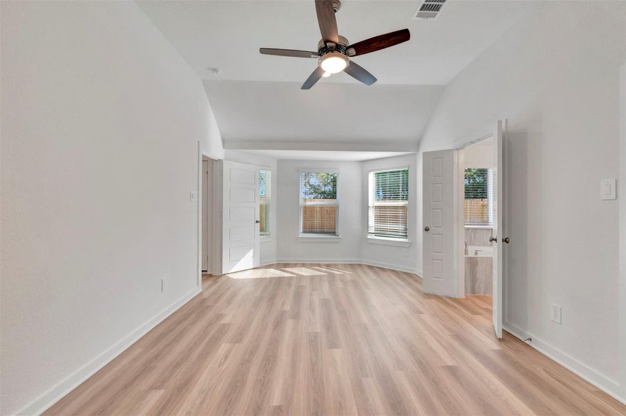 Spacious, unfurnished interior of a new home in Moran Ranch, Willis (Image 17).