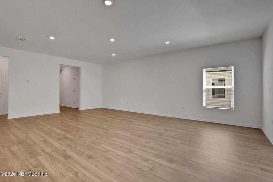 Spacious, unfurnished interior of a new home in Amberly, Green Cove Springs (Image 18).