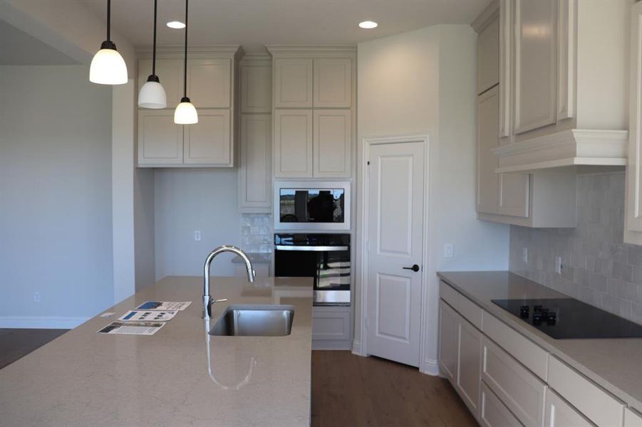 Furnished interior view inside a new home in Bull Hide Estates, Hewitt (Image 12). Furnished interior view inside a new home in Bull Hide Estates, Hewitt (Image 12).