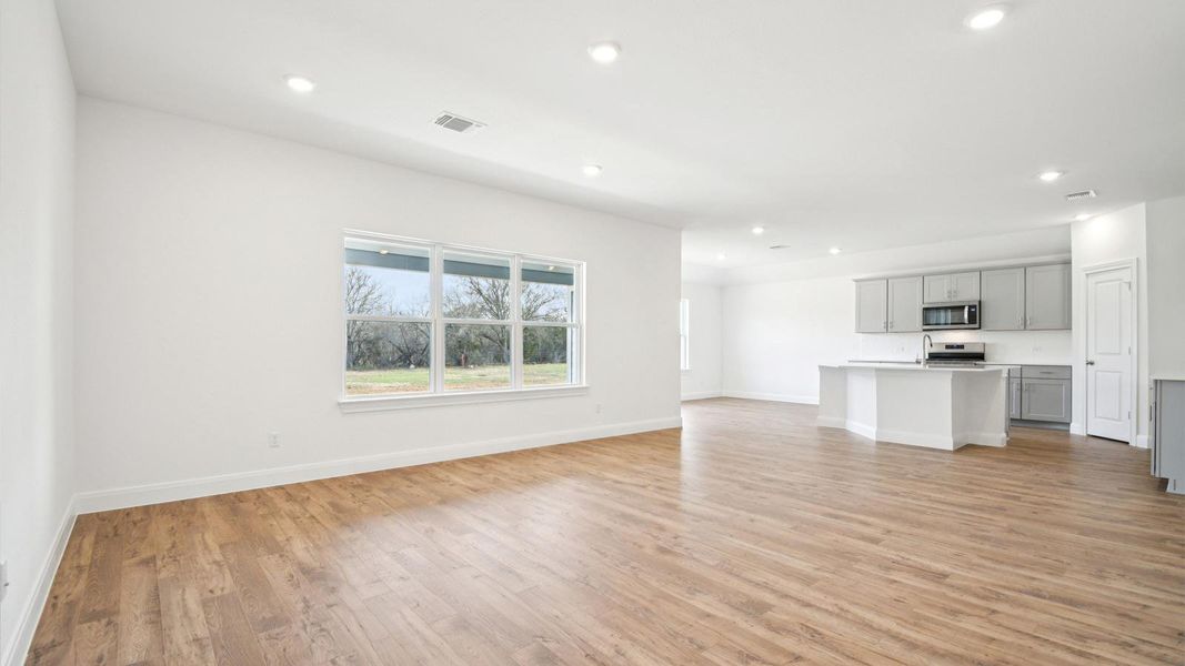 Spacious, unfurnished interior of a new home in Railhead, Cedar Creek (Image 22).