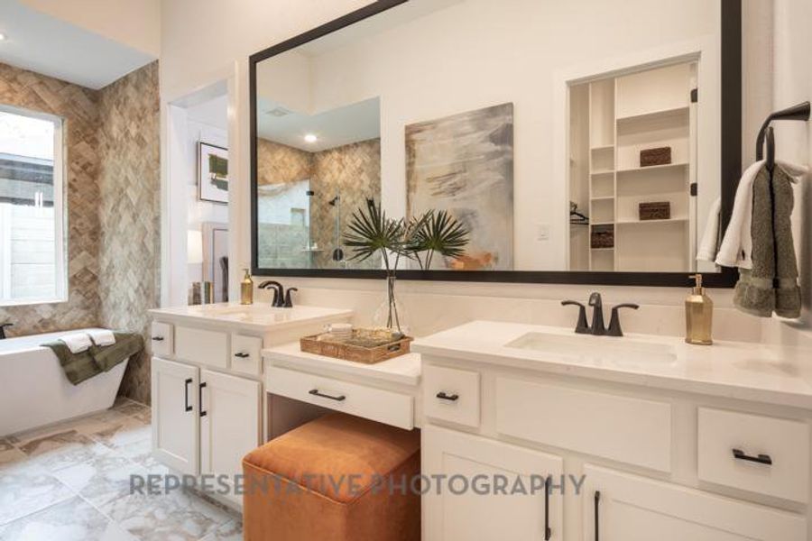 Furnished interior view inside a new home in Evergreen, Conroe (Image 8).