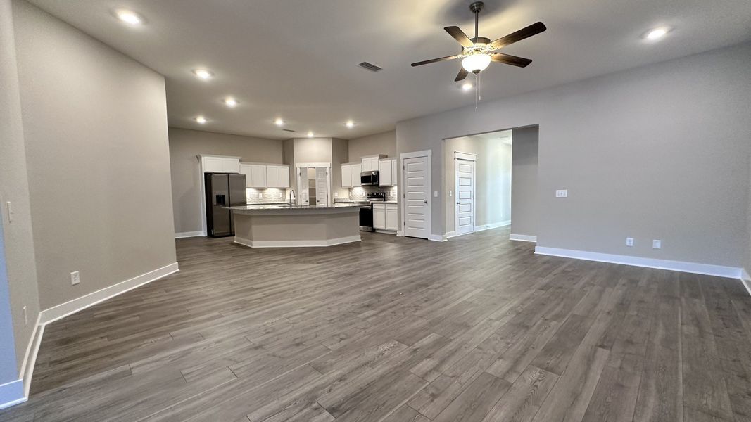 Spacious, unfurnished interior of a new home in Veterans Cove, Murfreesboro (Image 38).
