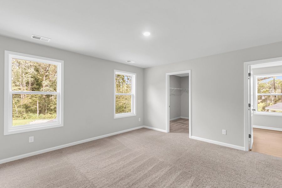 Spacious, unfurnished interior of a new home in Central Creek, Goose Creek (Image 26).