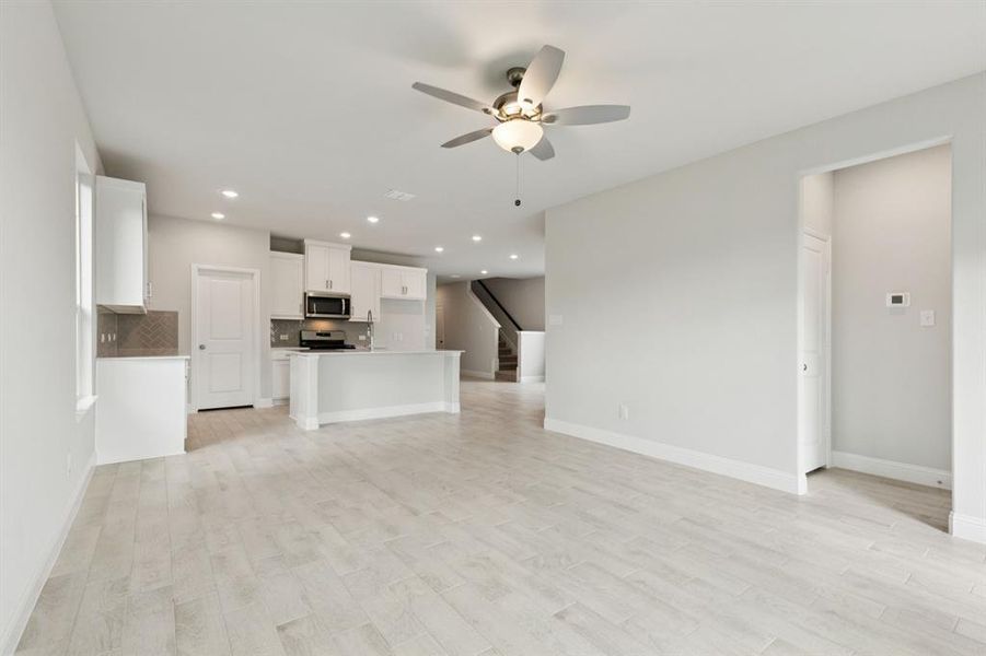 Spacious, unfurnished interior of a new home in AnaCapri, Anna (Image 20).