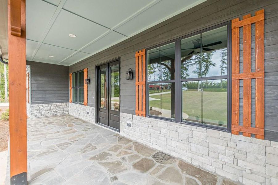 Exterior details and patio area of a home in , Bremen (Image 23).