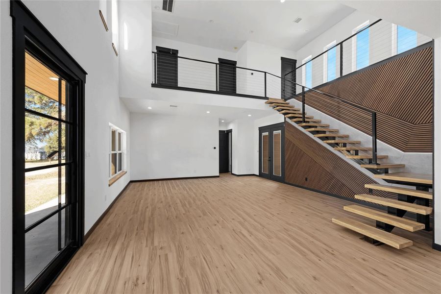 Spacious, unfurnished interior of a new home in , Willis (Image 25).