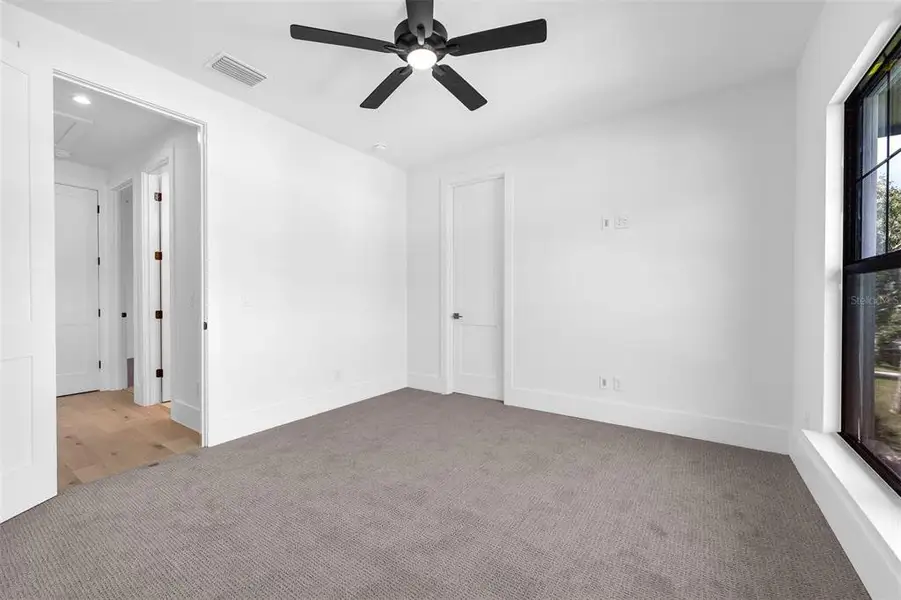 Spacious, unfurnished interior of a new home in , Orlando (Image 26).