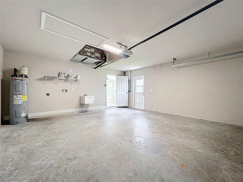 Spacious, unfurnished interior of a new home in , Dunnellon (Image 38).