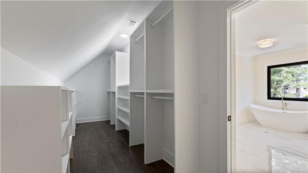 Image 53 of a home in .