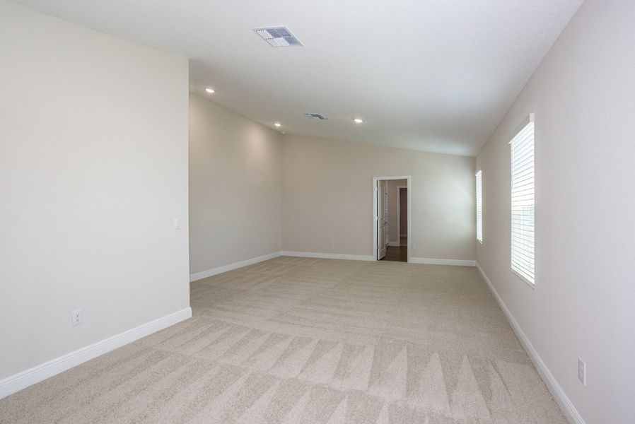 Spacious, unfurnished interior of a new home in Pasadena Landing, Wesley Chapel (Image 18).