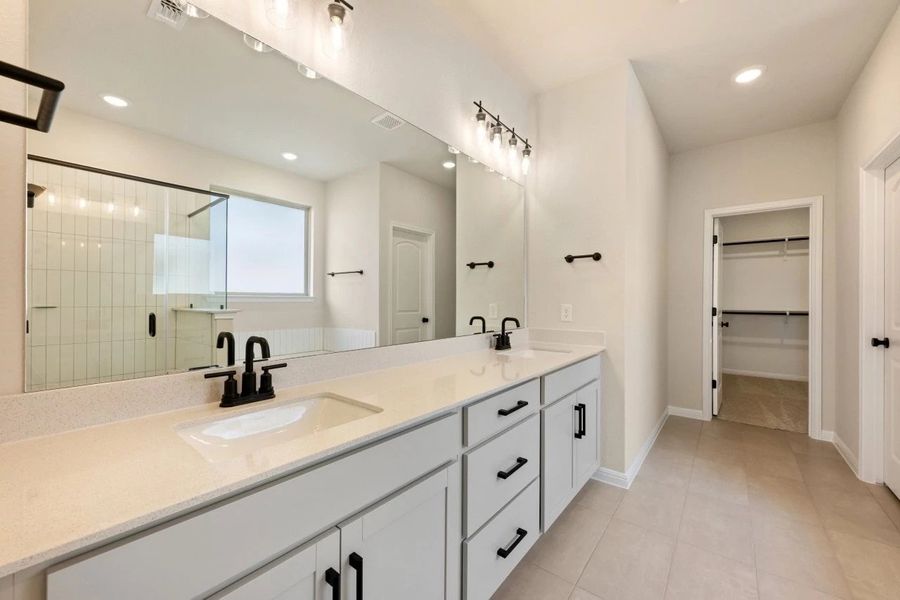 Furnished interior view inside a new home in Berry Creek Highlands, Georgetown (Image 16).