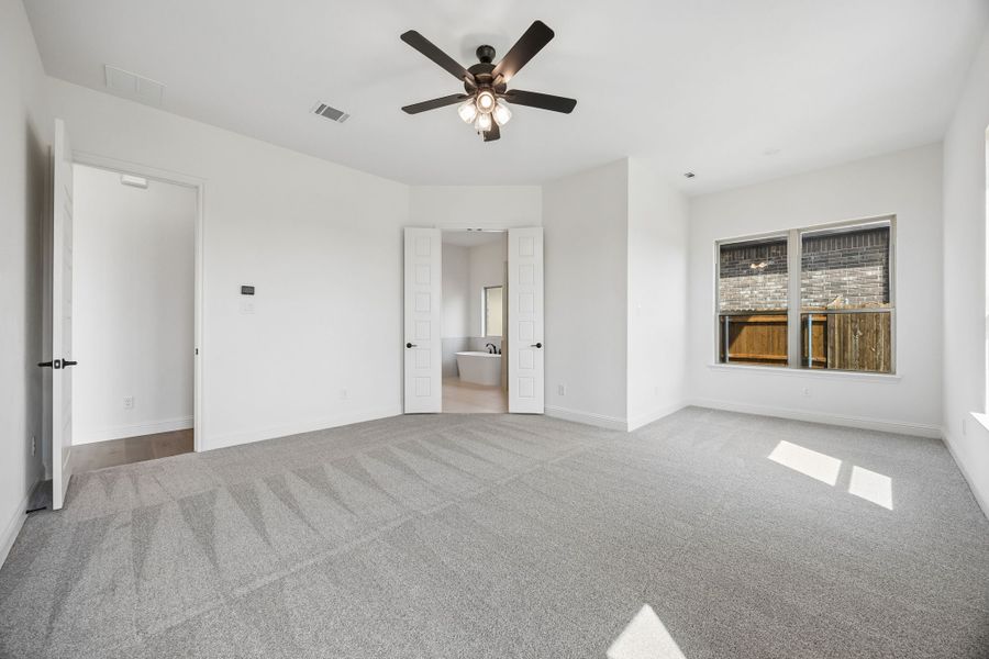Spacious, unfurnished interior of a new home in Country Lakes, Denton (Image 27).