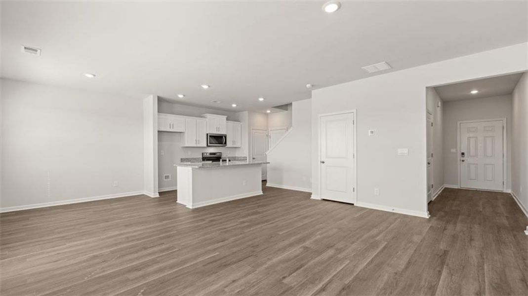 Spacious, unfurnished interior of a new home in , Stockbridge (Image 7).