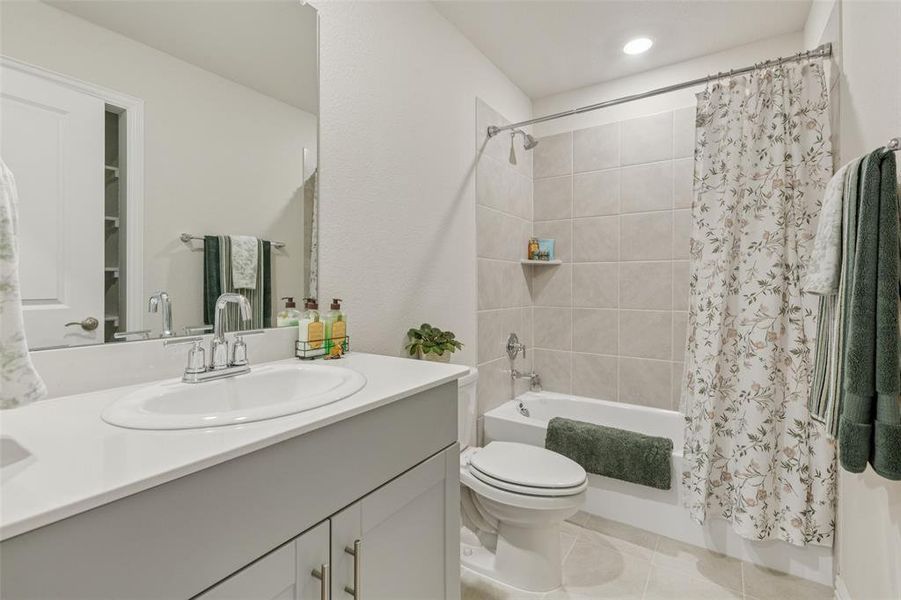 Furnished interior view inside a new home in Westmoor, Sherman (Image 11).