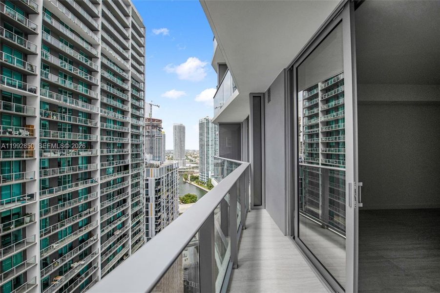 Condo located in Miami, FL showcasing its design and architecture (Image 21).