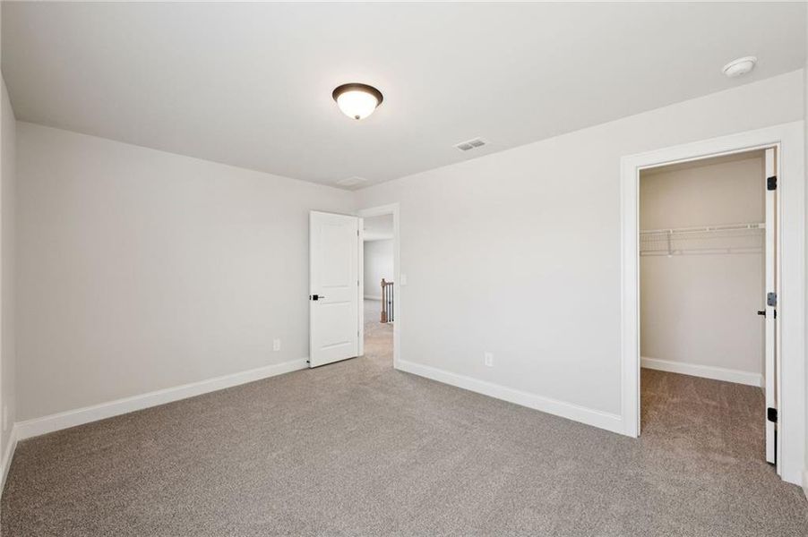 Spacious, unfurnished interior of a new home in River Pointe, Monroe (Image 27).