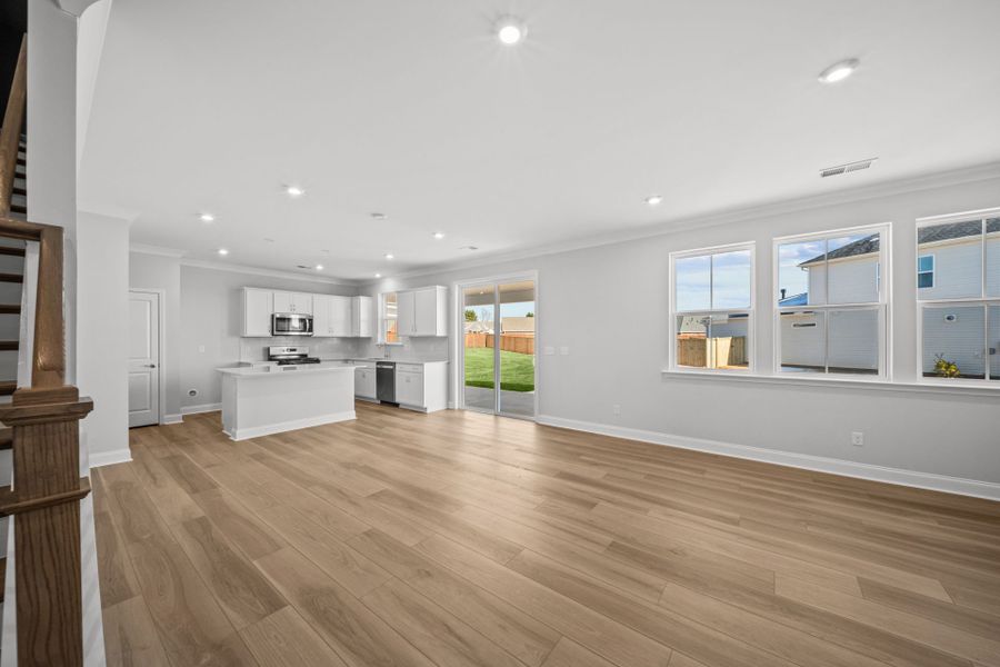 Spacious, unfurnished interior of a new home in Fox Hollow, Spartanburg (Image 14).