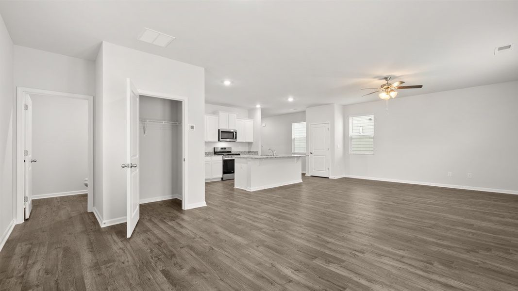 Spacious, unfurnished interior of a new home in The Abbey at Trolley Run Station, Aiken (Image 12).