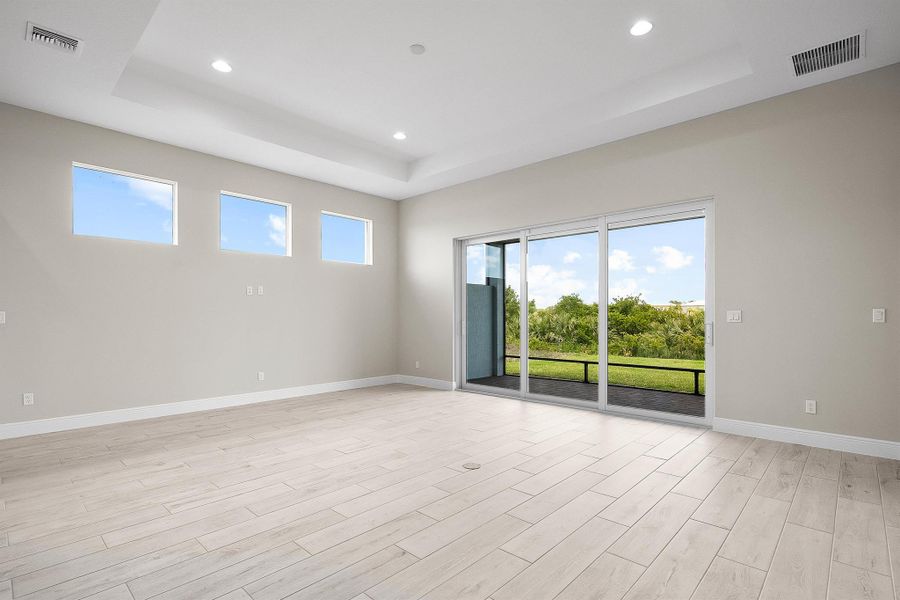 Spacious, unfurnished interior of a new home in , Port St. Lucie (Image 25).