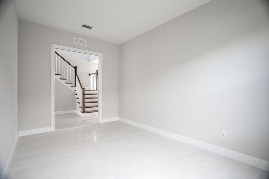 Spacious, unfurnished interior of a new home in , Port St. Lucie (Image 10).