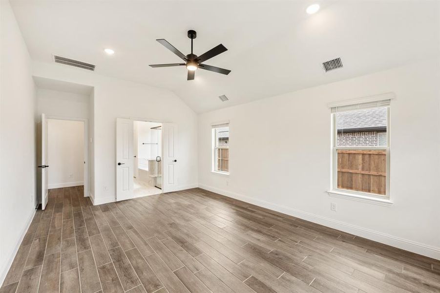Spacious, unfurnished interior of a new home in Sonoma Verde, Rockwall (Image 19).