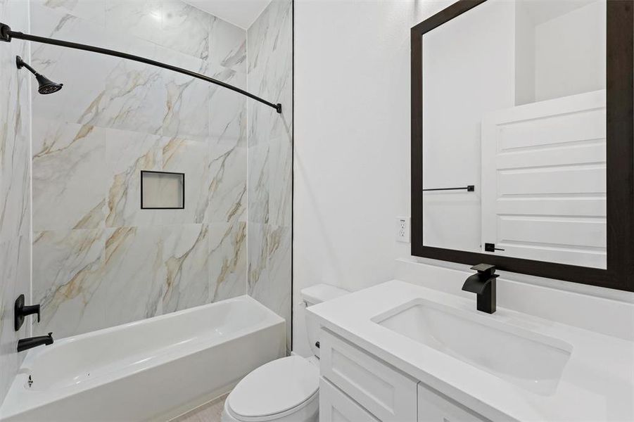 Full bathroom with shower/tub combo.