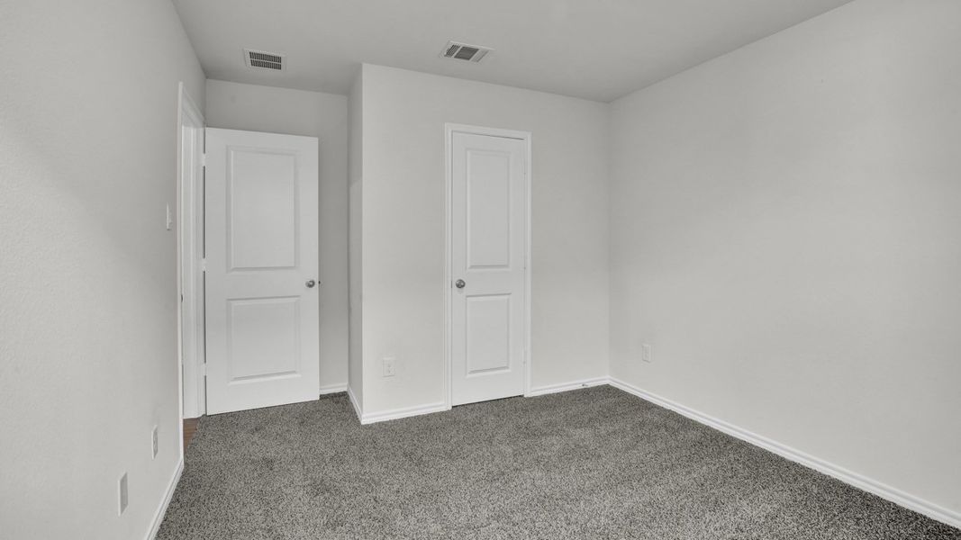 Spacious, unfurnished interior of a new home in Valor Farms, Royse City (Image 15).