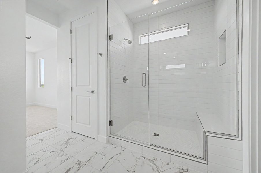 Spacious, unfurnished interior of a new home in Frontera, Surprise (Image 13).