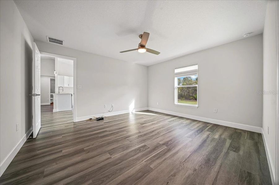 Spacious, unfurnished interior of a new home in , Ocala (Image 14).