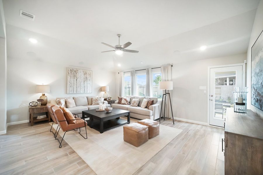 Representative furnished interior of a home built from the Maxwell by Beazer Homes in Copia Pines, Montgomery (Image 5).