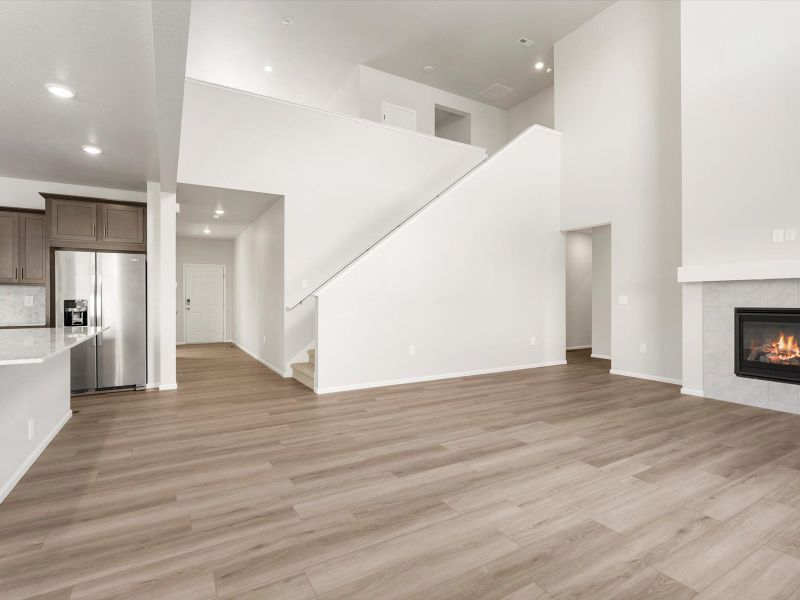Spacious, unfurnished interior of a new home in Lake Bluff, Greeley (Image 10).