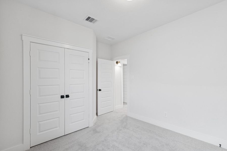 Spacious, unfurnished interior of a new home in The Highlands 40', Porter (Image 26).