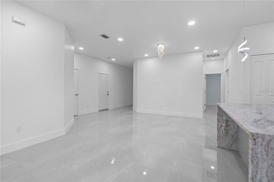 Spacious, unfurnished interior of a new home in , Pinellas Park (Image 33).