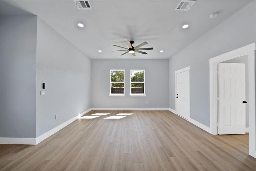 Spacious, unfurnished interior of a new home in , Granbury (Image 11). Spacious, unfurnished interior of a new home in , Granbury (Image 11).